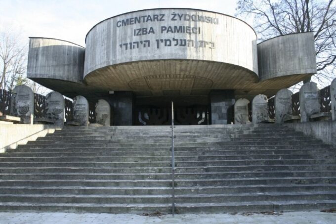 Lublin: Local Jewish Heritage Full-Day Guided Tour - Tips for Tour Participants