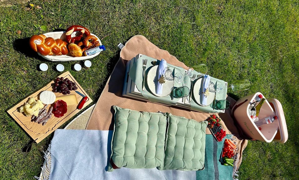 Luxury Picnic by Zurich Lake - Frequently Asked Questions