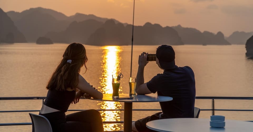 Luxury Sunset Tour- Lan Ha Bay: Kayak, Water Slides, Jacuzzi - Sunset Party