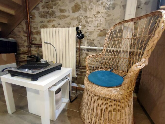 Lyon Croix Rousse : Wine Tasting & Record Shops Tour - Booking and Cancellation Policy