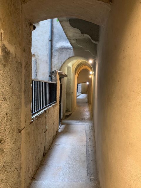 Lyon: Private Walking Tour of Lyons Traboules - Exploring Lyons Old Town