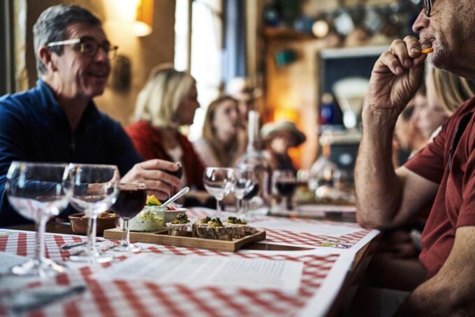 Lyon: Vieux Lyon Food Tasting Walking Tour - Tips for Your Tour