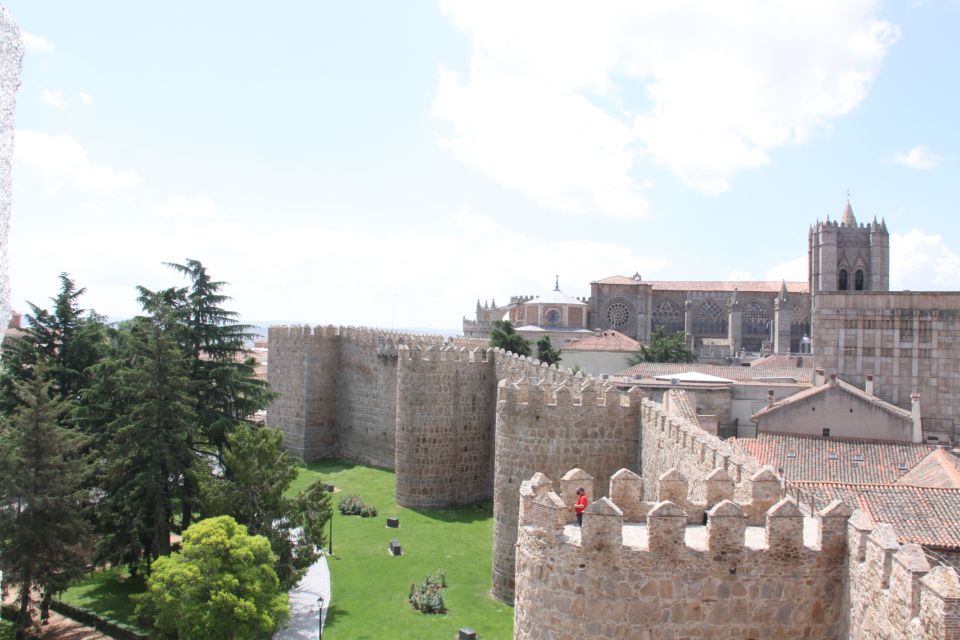 Madrid: Avila and Segovia Day Trip With Tickets to Monuments - Customer Feedback