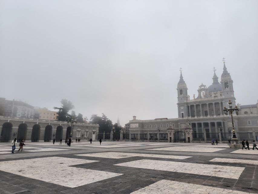 Madrid: Royal Palace Private Tour With Skip-The-Line Tickets - Important Information