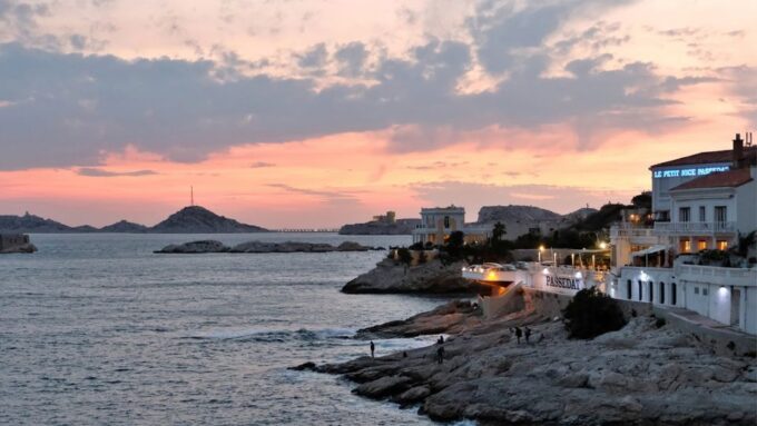 Marseille: Urban Hiking Tour With a Local Guide - Meeting Point