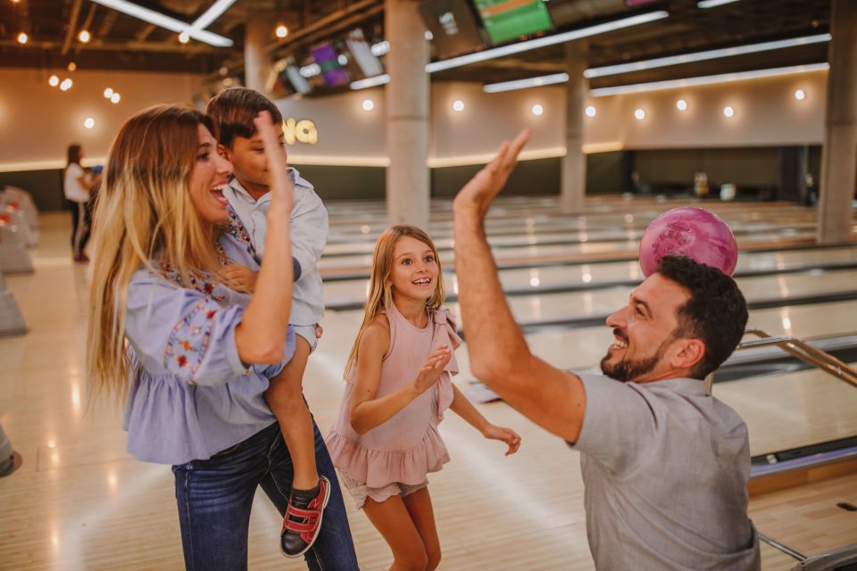 Maspalomas: Bowling Session Entry Ticket at Holiday World - Group Size Limitations