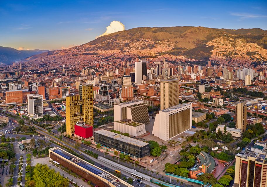 Medellín: Private City Tour With Metrocable and Comuna 13 - Visit Pueblito Paisa