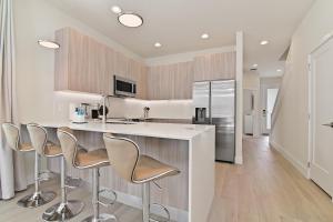 New Modern & Spacious Townhouse Near Disney - Community Amenities