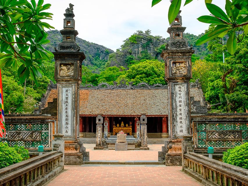 Ninh Binh Adventure: Hoa Lu, Tam Coc & Mua Cave in a Day - Hiking to Mua Cave