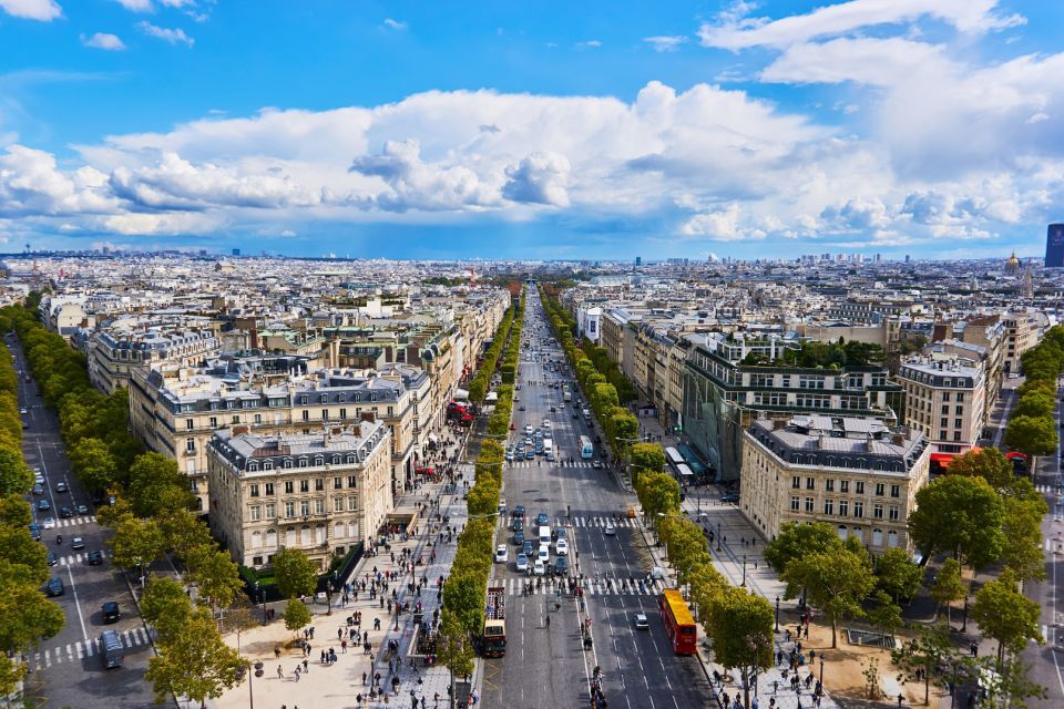 Paris: Fly Over Paris and the World in Virtual Reality - Suitable Participants and Age