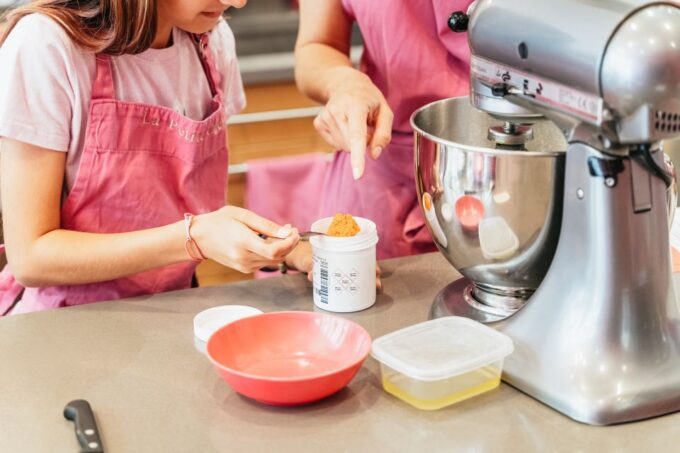 Paris: Macarons Cooking Class With Pâtisserie Chef Noémie - Tips for Attendees
