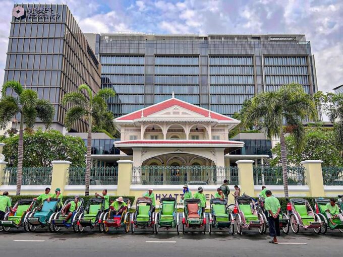 Phnom Penh: Guided Historical Day Tour by Cyclo or Tuk Tuk - Tips for Travelers