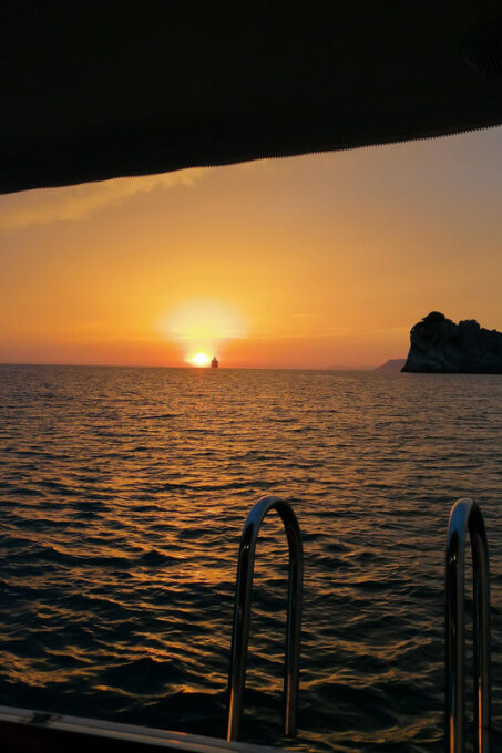Portovenere: Islands Sunset Boat Trip With Dinner on Board - Explore Portovenere and Nearby Islands
