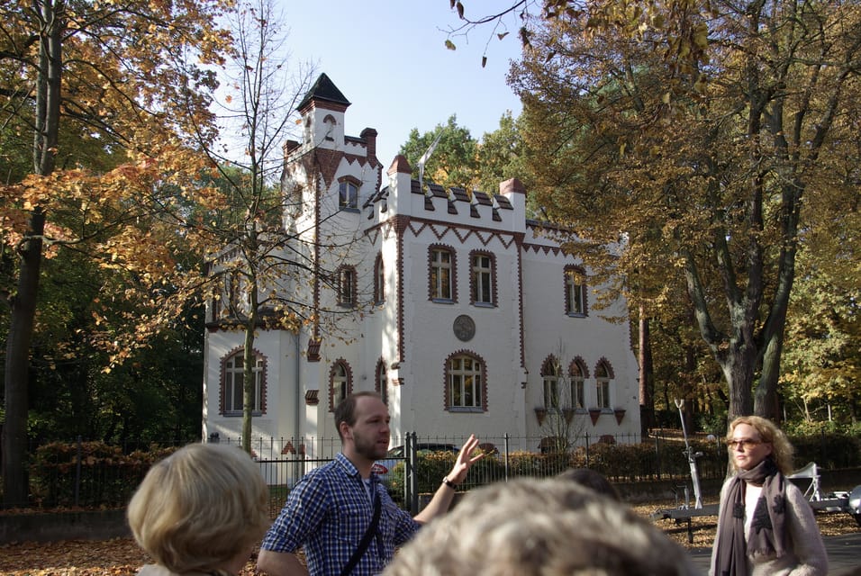 Potsdam-Babelsberg: 5-Hour Tour of Film History by VW Bus - Strolling Through Neu-Babelsberg