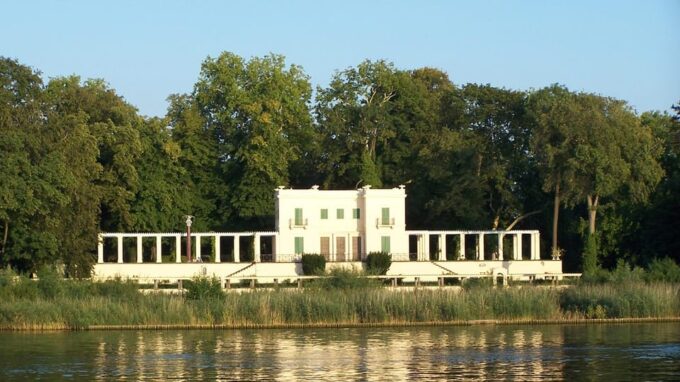 Potsdam: Yacht Cruise - Lakes of Berlin - Castles & Nature - Booking and Cancellation Policy