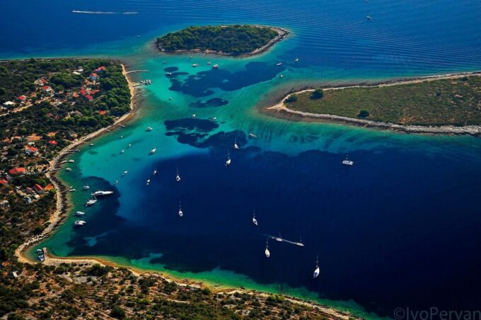PRIVATE DAY WITH OUR LUX SPEEDBOAT, 5 STAR ***** ENJOYMENT - Frequently Asked Questions