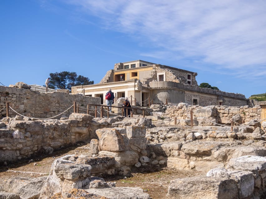 Private Guided Tour in Heraklion City and Knossos Palace - Languages Offered