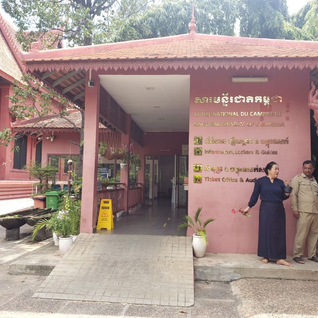 Private Half Day Tour to Royal Palace, Wat Phnom - Safety and Accessibility Features