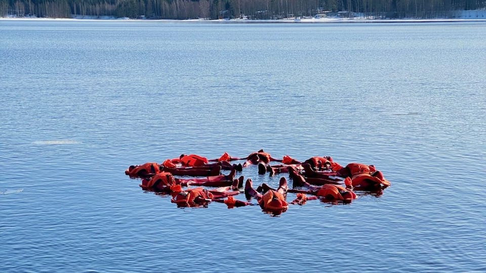 Puumala: Private Ice-Floating Experience at Lake Saimaa - Ideal Group Size