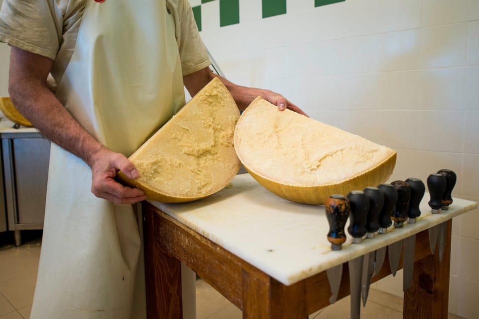 Reggio Emilia: Parmigiano Reggiano & Balsamic Vinegar Tour - Booking and Cancellation Policies