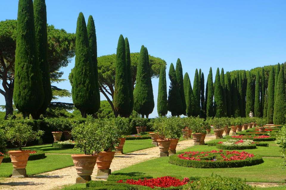 Rome: Pontifical Villa Gardens at Castel Gandolfo Minibus - Papal Apartments Access