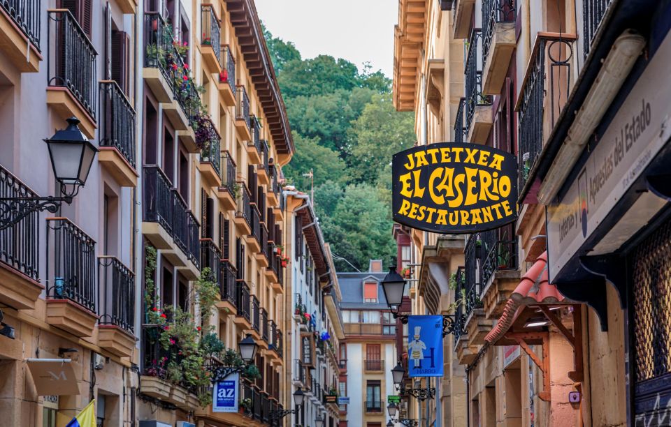 San Sebastian: Private Walking Tour With Pintxo and Drink - Group Size