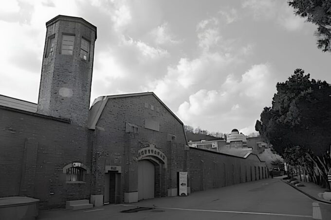 Seoul: JP Colonial History Tour at Prison, Retro KR Village - Retro Uniform Rentals