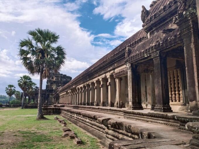 Sharing Tour With Sunrise at Angkor Wat Temple. - Discovering Angkor Thom and Beyond