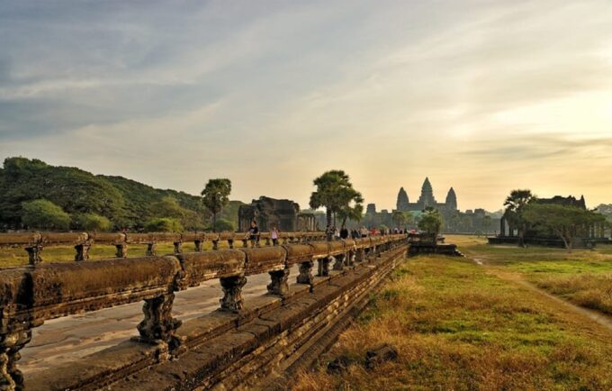 Siem Reap: Private Angkor Wat & Bakheng Mountain Sunset Tour - Frequently Asked Questions