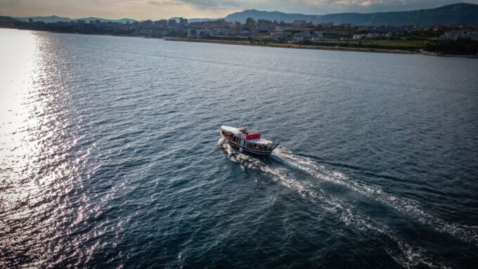Split: Blue Lagoon and ŠOlta Boat Tour With Lunch and Drinks - Lunch and Refreshments