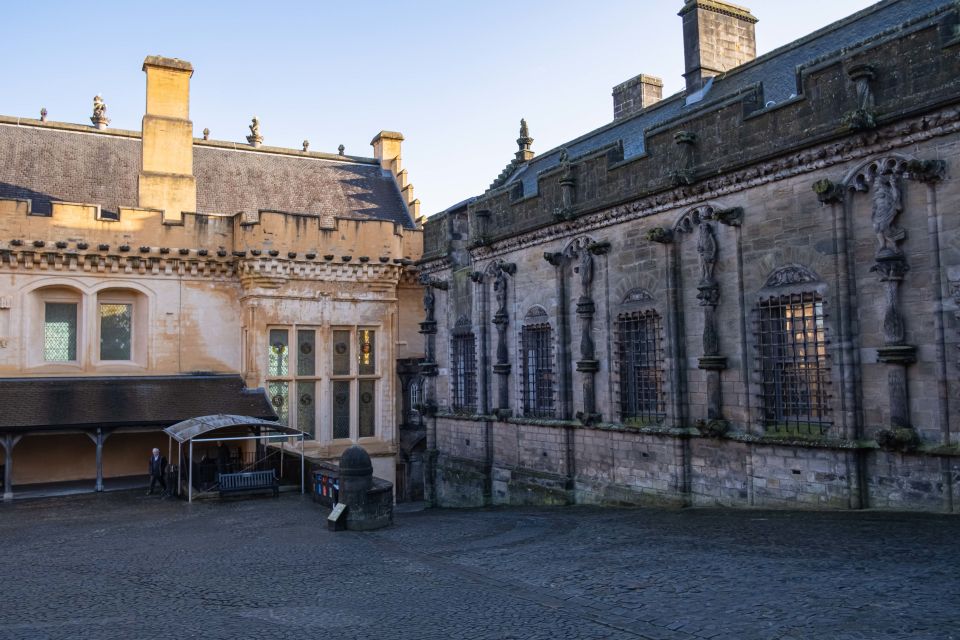 Stirling Castle: Skip-the-Line Guided Tour in Spanish - Booking Information