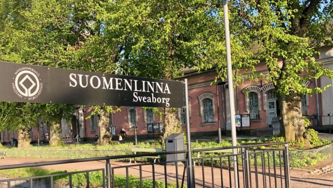 Suomenlinna Tour in French With Doro - Frequently Asked Questions