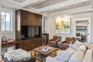 The Auberge Residences at Element 52 - Check-In and Policies