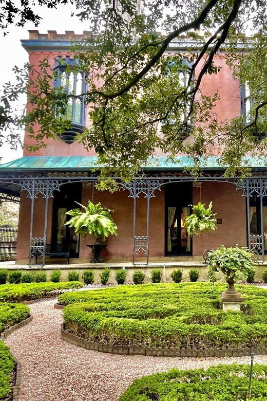 The History Buff: Walking History Tour Downtown Savannah - Meeting Point and Directions