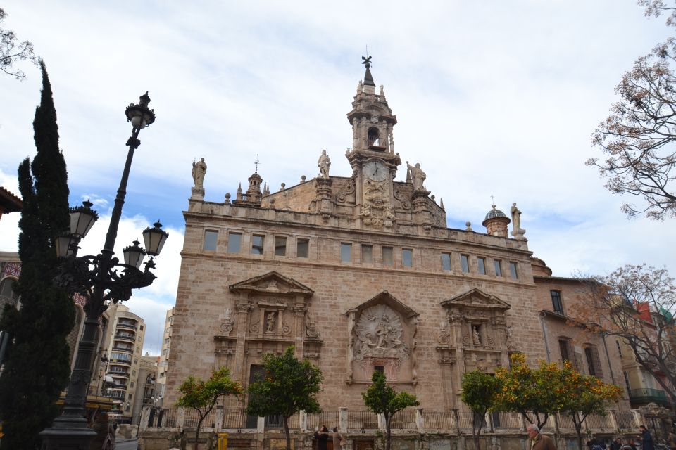 Valencia: Cathedral, St Nicholas, and Lonja De La Seda Tour - Uncovering Historic Significance