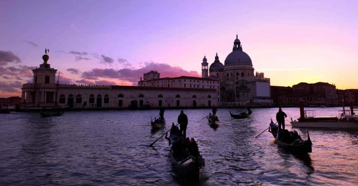 Venice: Grand Canal Private 60-Minute Gondola Ride - Tips for a Memorable Ride