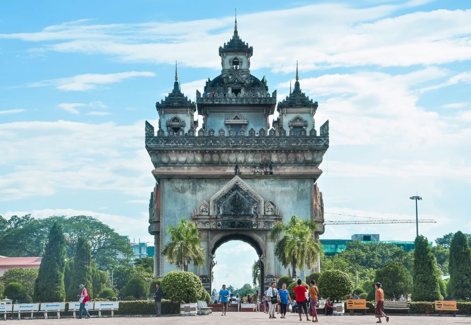 Vientiane: Private Full-Day Tour With Buddha Park and Lunch - Exploring Vientianes Monuments