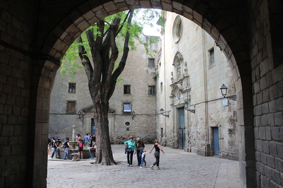 Walking Tour Gothic Quarter and Ramblas+Boat Trip - Inclusions and Requirements