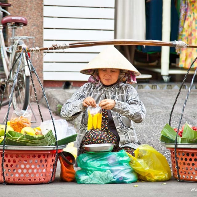 What to Eat in Hanoi: Food Tour With Local Guide - Capture Vibrant Street Scenes