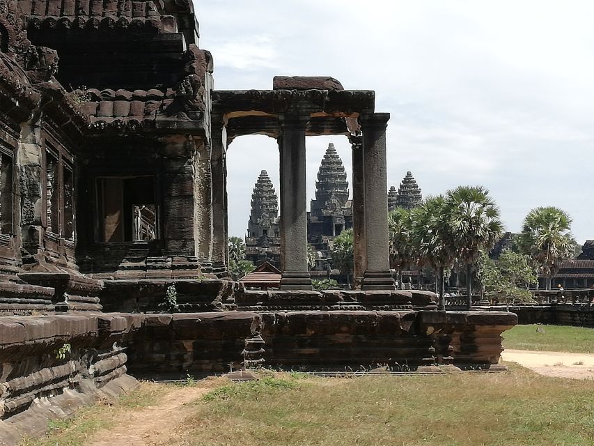 2-Day Angkor Complex; Beng Mealea & Kompong Phluk Village - Frequently Asked Questions