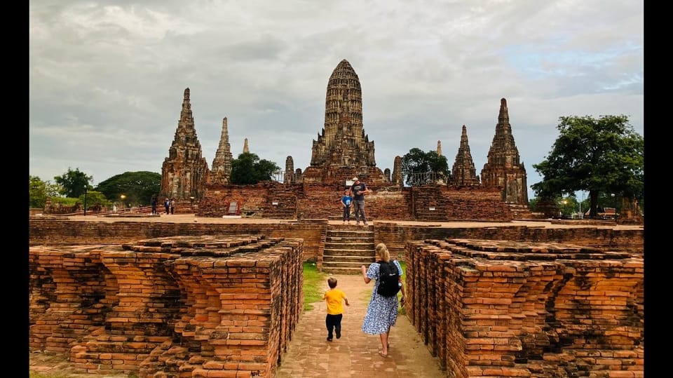 Ayutthaya Sunset Boat & UNESCO Temples: Multi-language. - Frequently Asked Questions