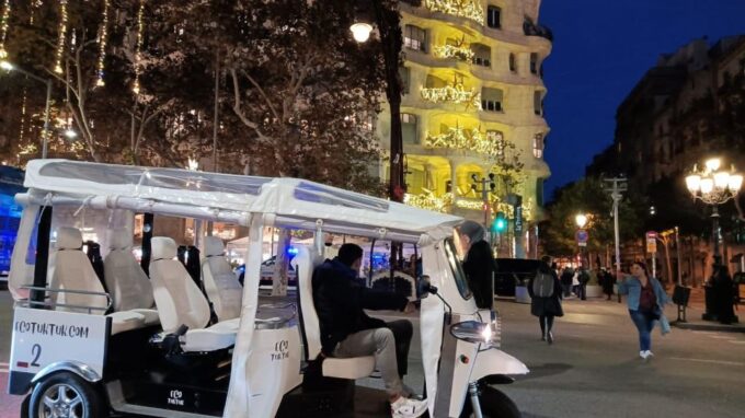 Barcelona: Private Christmas Lights Tour by Eco Tuk Tuk - Frequently Asked Questions