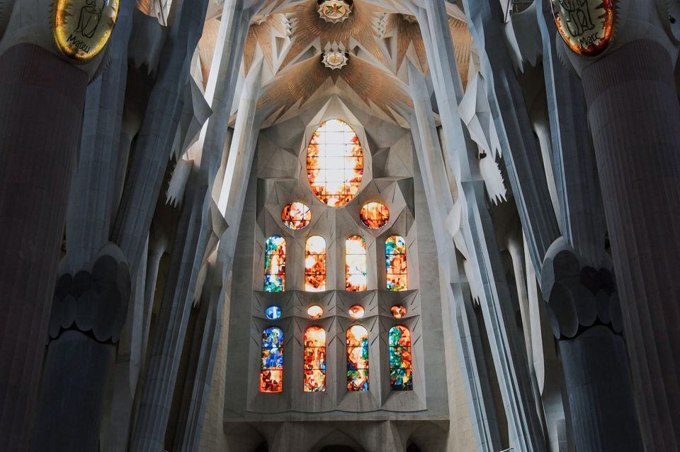 Barcelona: Sagrada Família Skip the Line Tour & Entry Ticket - Meeting Point and Dress Code