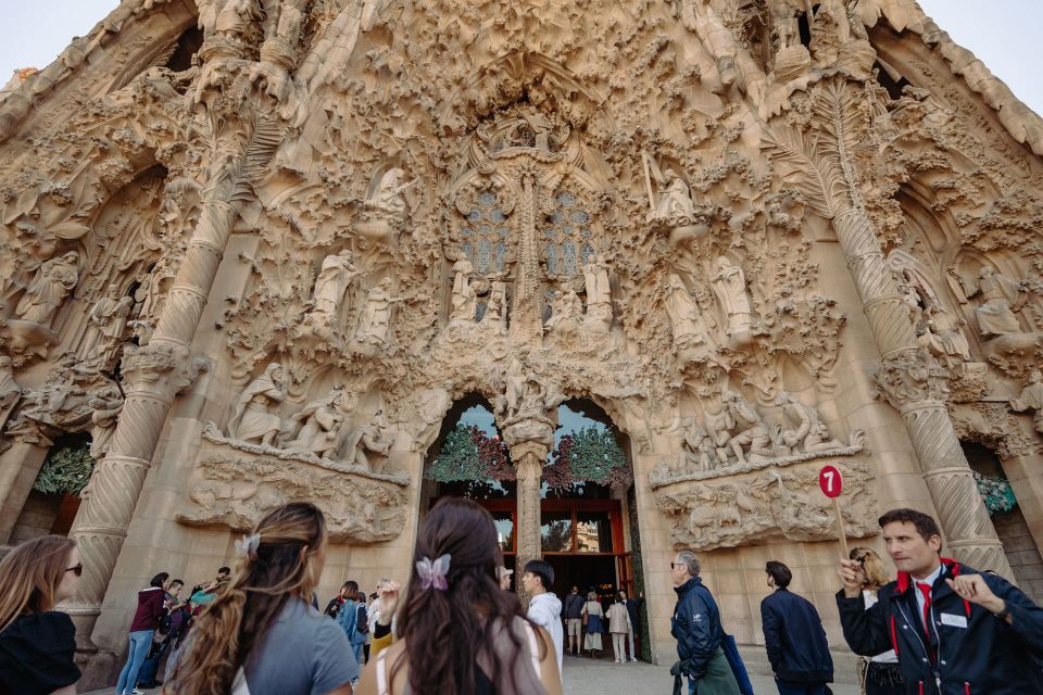 Barcelona: Sagrada Familia Tour W/Skip-The-Line Entry Ticket - Frequently Asked Questions