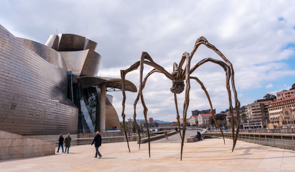 Bilbao & Guggenheim Private Walking Tour From Hotel/Center - Frequently Asked Questions