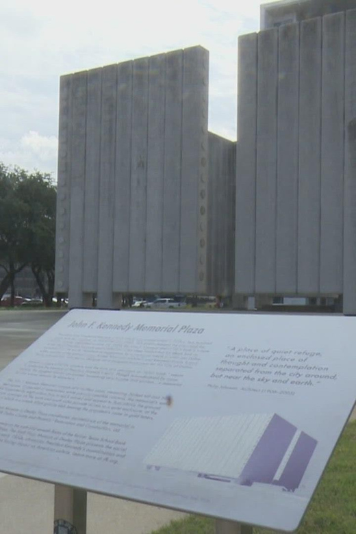 Dallas: Guided Sightseeing Tour in a Comfortable Vehicle - Dallas Arts District and Architecture