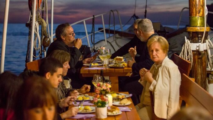 Dubrovnik: Sunset Dinner Cruise Around the Old Town - Frequently Asked Questions