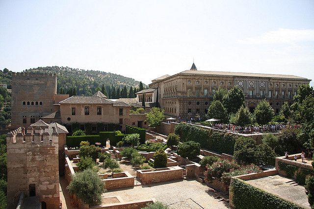 Granada Albaicín: 2.5-Hour Tapas & Drinks Walking Tour - Frequently Asked Questions
