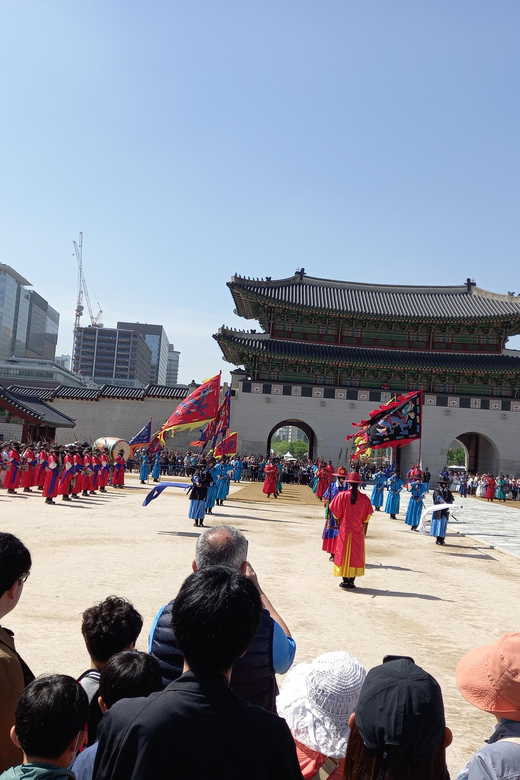 Gyeongbokgung-Folk Museum-Bukchon-Gwangjang Market - Frequently Asked Questions