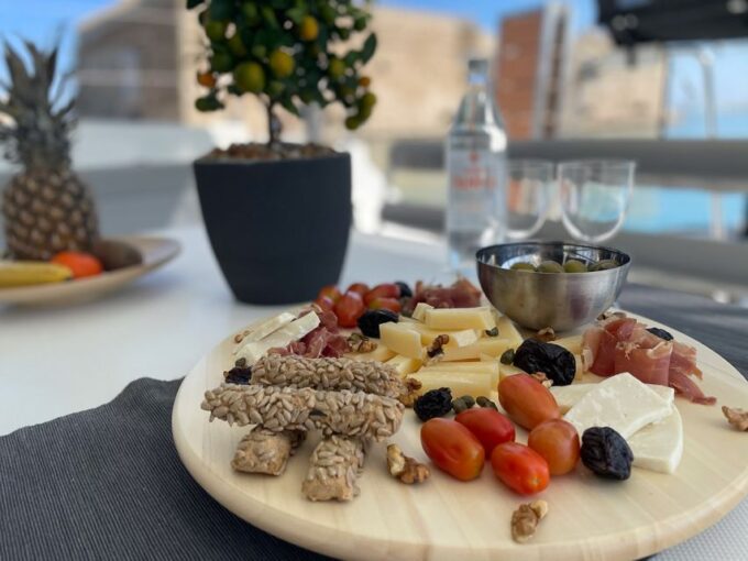 Heraklion: Sunset Cruise to Dia With Finger Food and Drinks - Scenic Views and Activities